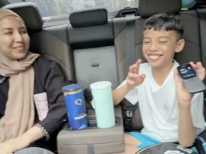 Alasan Tya Ariestya Hanya Beri HP Jadul Tanpa Internet ke Anak