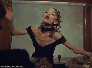 Penampilan Ariana Grande di Video Klip Mengkhawatirkan, Tubuh Tinggal Tulang