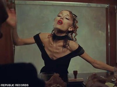 Penampilan Ariana Grande di Video Klip Mengkhawatirkan, Tubuh Tinggal Tulang