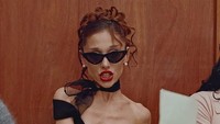 Ariana Grande Tetap Jalani Konser Usai Umumkan Rehat, Akhirnya Buka Suara