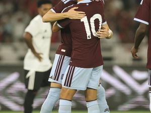 Aston Villa Nyaman di Jakarta, Emery: Terima Kasih!