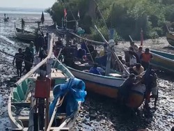 Nelayan Pasuruan yang Hilang Diterjang Ombak Besar Ditemukan Meninggal