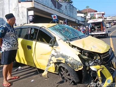 Penampakan Toyota Ayla Ringsek Usai Diduga Rem Blong di Turunan Bromo