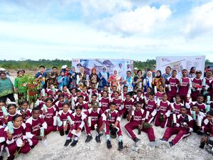 Ketum TP PKK Salurkan Bantuan untuk Sekolah Rakyat di Biak Numfor