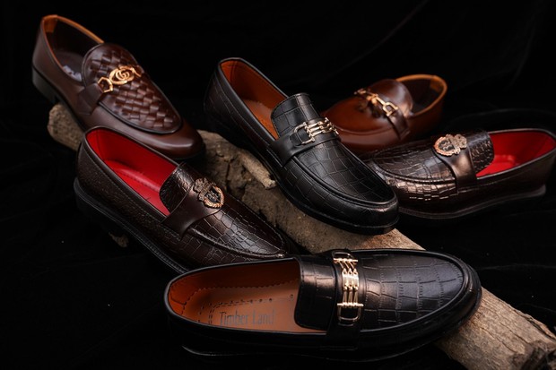 Kepribadian pemakai flat shoes dikaitkan dengan pribadi yang sederhana/Foto: Pexels.com/Adeel Qureshi AQ Flat shoes sering memberikan kesan sederhana, membumi, dan mengutamakan kenyamanan.