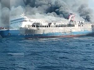4 Orang Meninggal dalam Tragedi Kebakaran KM Mutiara Sentosa 2