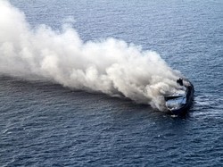 Menhub Bakal Evaluasi Perusahaan KMP Mutiara Sentosa yang Terbakar