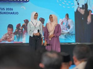 Haru Ibu di Sukoharjo, Bahagia Sang Anak Bisa Punya Seragam Sekolah Baru