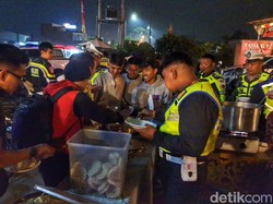 Cara Polisi di Bandung Cegah Begal Lewat Makanan dan Kopi Gratis