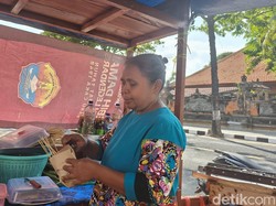 Titik Nol Singaraja Ramai, Omzet Pedagang Sate Melonjak