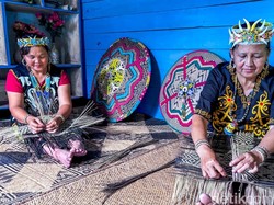 Topi Bangsawan Dayak Kenyah Ini Tak Bisa Dibeli Sembarangan!