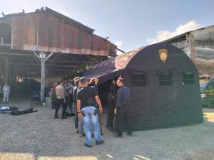Posko Kebakaran KM Mutiara Sentosa Didirikan di Pelabuhan Kalianget