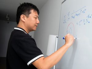 Ayam Goreng dan Teka-Teki Matematika 125 Tahun di Balik Hadiah Nobel Matematika