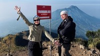 Rey Mbayang Nikmati Pendakian Gunung Merbabu, Makin Cantik Ada Dinda Hauw