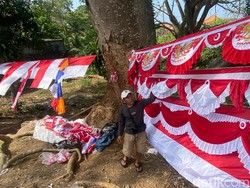 Cerita Penjual Bendera di Karangasem, Omzet Masih Minim