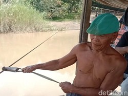 Kisah Penarik Perahu di Cimanuk Indramayu, Layani Warga Tanpa Kata
