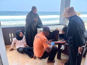 Belasan Wisatawan Tersengat Ubur-ubur di Pansela Gunungkidul
