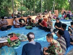 Merawat Tradisi Tayuban di Punden Nyi Siti Dewi Rawiyah Nganjuk