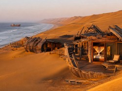 Unik! Hotel Ini Dirancang Menghilang di Gurun Namibia