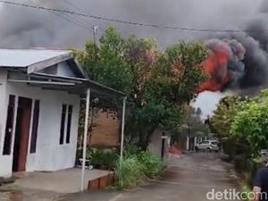 Kebakaran Hanguskan Rumah-Toko hingga Mobil di Padang