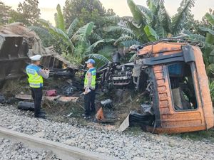 Sopir Truk Tewas Usai Tertabrak Kereta Api di Sergai