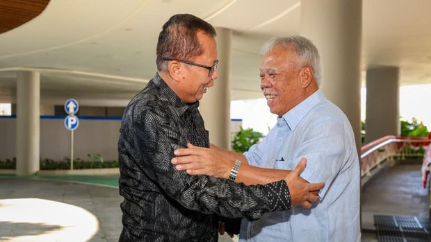 Kepala Otorita Ibu Kota Nusantara (IKN), Basuki Hadimuljono, beserta jajarannya menerima kunjungan Hakim Konstitusi Arsul Sani, berbareng Sekretaris Jenderal Mahkamah Konstitusi RI, Heru Setiawan, di Kawasan Inti Pusat Pemerintahan (KIPP) Nusantara, Sabtu (01/08/2026). (Dok. Humas OIKN)