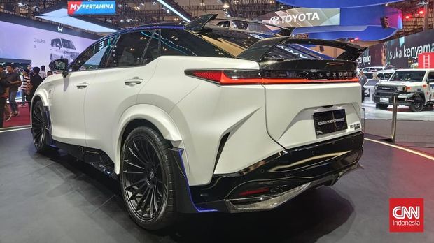 Lexus RZ 600e F Sport Performance Lexus RZ 600e F Sport Performance yang dipamerkan di Gaikindo Indonesia International Auto Show (GIIAS) 2026 dipastikan sudah memiliki pemilik. Mobil listrik performa tinggi itu merupakan satu-satunya unit yang dibawa ke Indonesia.