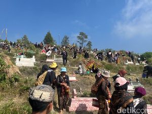Khidmatnya Nyadran Suku Tengger di Lereng Bromo