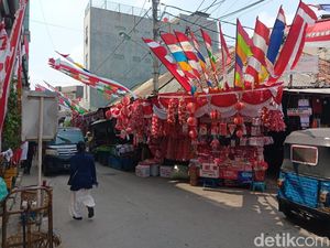 Harapan Panen Buyar, Penjual Bendera Teriak Sepi Pembeli di Awal Agustus