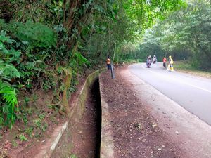 Pemprov NTB Keruk Sedimentasi Drainase Jalan Suela-Sembalun Sepanjang 11 Km