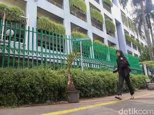 Polemik Pagar Tinggi di Mal Jakarta