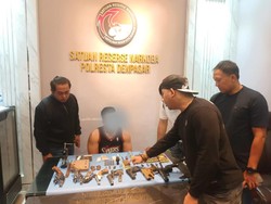 Pengedar Ekstasi di Denpasar Ditangkap, Polisi Temukan Sejumlah Senjata Api