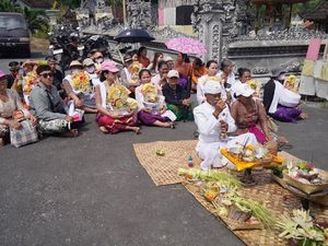 Warga Klungkung yang Gelar Ngaben Massal Dapat Bantuan Rp 5 Juta per Jenazah