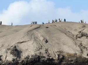 BKSDA Ancam Tempuh Jalur Hukum Pendaki Ilegal di Gunung Anak Krakatau