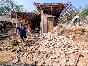 Rumah Warga yang tetiba Roboh di Ponorogo Masih Baru Dibangun