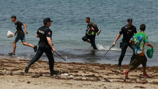 Ribuan Migran Maroko Nekat Sebrangi Lautan Demi Masuk Eropa