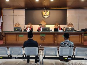 Bupati Bekasi Nonaktif Ade Kuswara Dituntut 7 Tahun Penjara
