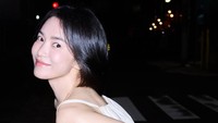 Potret Song Hye Kyo Liburan di Jepang, Tampil Chic Pakai Makeup Tipis