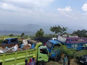 Tumpukan Sampah di Pos Balai Registrasi Gunung Api Dempo Masih Jadi Masalah