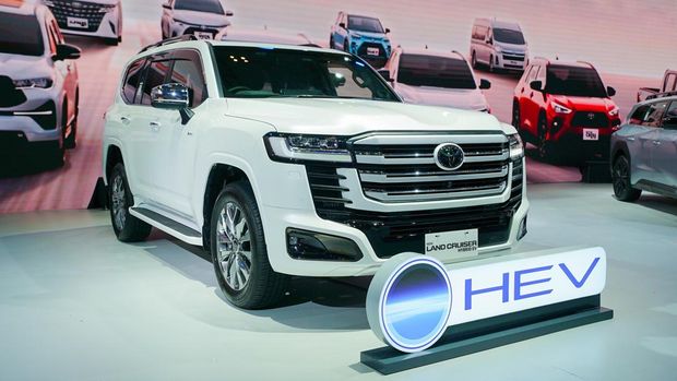 Toyota New Land Cruiser 300 Hybrid EV.