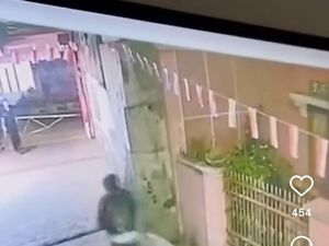 Heboh Pria di Bandung Bakar Bendera Merah Putih, Polisi Selidiki