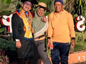 Anak Tukang Taman di Undip Viral Lulus Cumlaude, Ini Kisah Haru di Baliknya