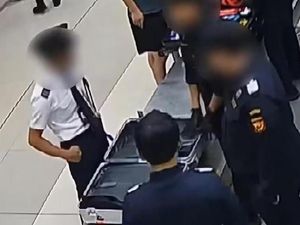 Video Pilot Malaysia Airlines saat Kopernya Diperiksa dan Ditemukan Narkoba