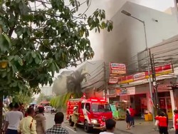 Rumah 5 Lantai di Pasar Baru Jakpus Kebakaran, 85 Personel Damkar ke TKP