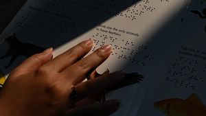 Belajar Membaca Lewat Sentuhan, Literasi Braille Diperkenalkan di TIM