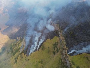 Kaldera Bromo Terbakar, Jalur Pendakian Gunung Semeru Tetap Dibuka