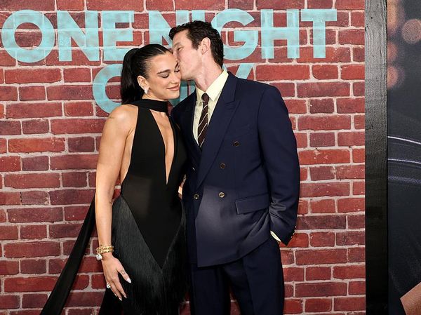 Mesra Bikin Baper, Dua Lipa dan Callum Turner Debut di Red Carpet Usai Menikah
