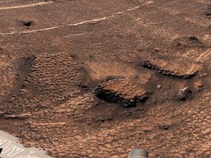 Wah! Ada Lanskap Sarang Lebah Misterius di Mars
