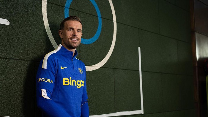 COBHAM, ENGLAND - AUGUST 03: Chelsea New Signing Jordan Henderson poses for photos at Chelsea Training Ground on August 03, 2026 in Cobham, England. (Photo by Chris Lee - Chelsea FC/Chelsea FC)