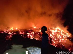 Limbah Kayu di Salam Magelang Terbakar Sejak Sore, Malam Belum Padam
